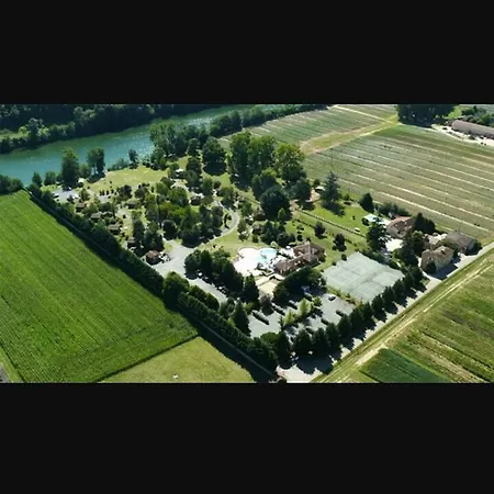مكان تخييم Domaine De Guillalmes *